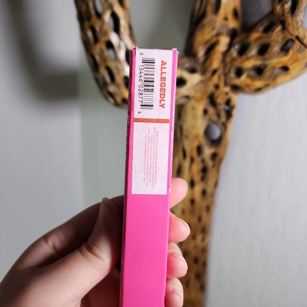 NEW Jeffree Star Velour Lip Liner in Allegedly‎ Red